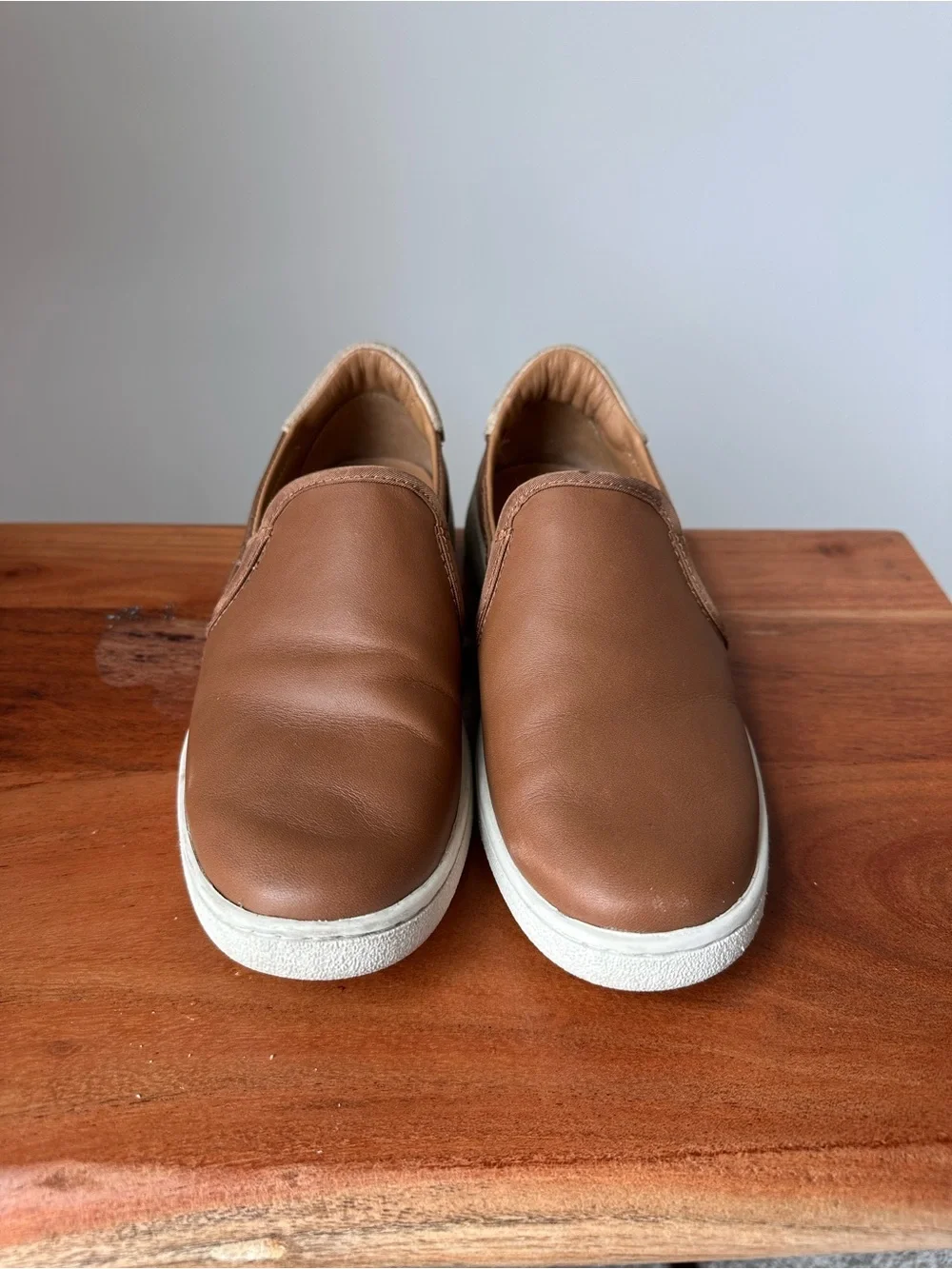 UGG Cas Chestnut Brown Smooth Leather Slip On Trainer Low Top Sneakers Shoes 7